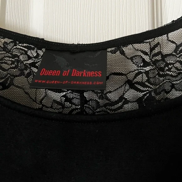Queen of Darkness Hi-Lo Lace Dolman Top - Size 2X - Picture 3 of 4